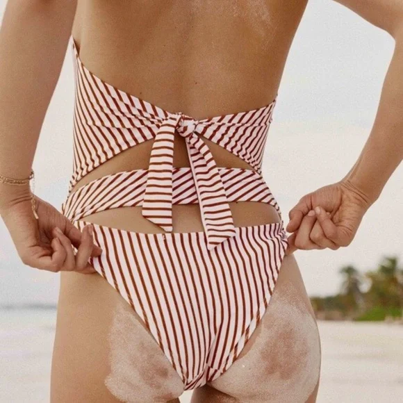 For love and lemons Havana O ring swimsuit striped one piece - Picture 3 of 13